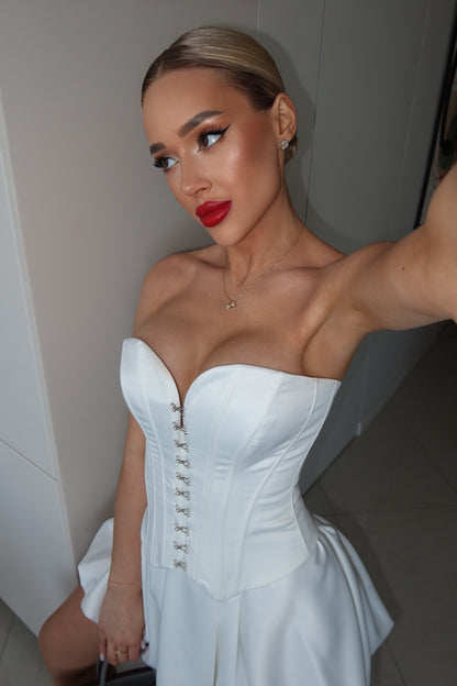 Satin corset with clasps